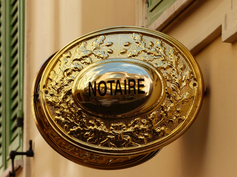 notaire-COURSEGOULES-min_advertising-golden-metal-money-lighting-brass-1013060-pxhere.com